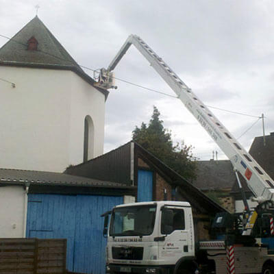 Voll hydraulischer Arbeitskorb im Einsatz