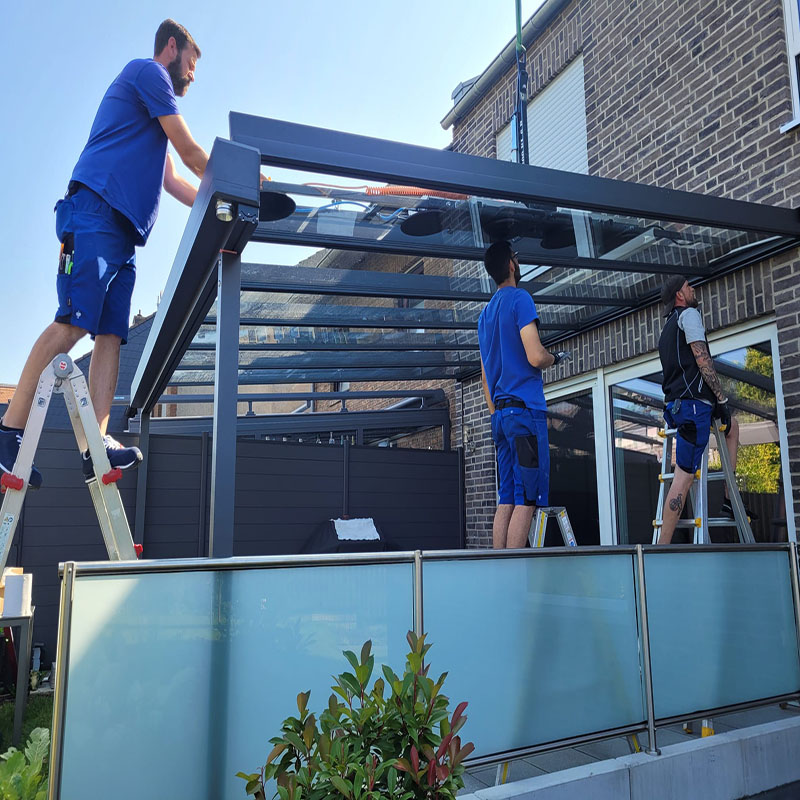 Fertigstellung Verglasung eines Terrassendachs