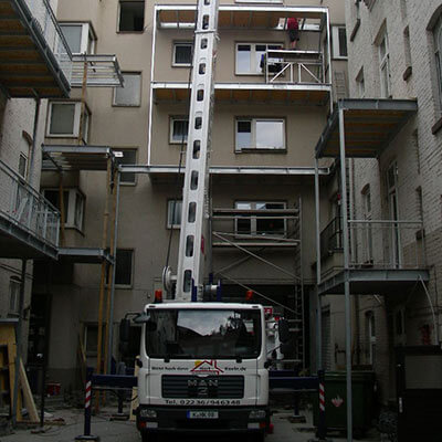 Schelle Balkonmontage in engem Innenhof