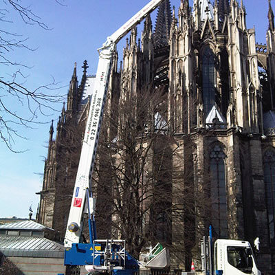 Unser Autokranfahrzeug 29/34 TSR vor dem Kölner Dom