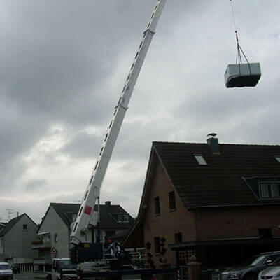 Wir helfen beim Transport von schweren Paletten