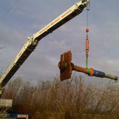 Abtransport von rostigen Bauteilen