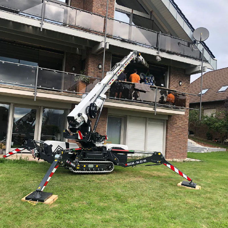 Minikran Fensterbau im ersten Stock